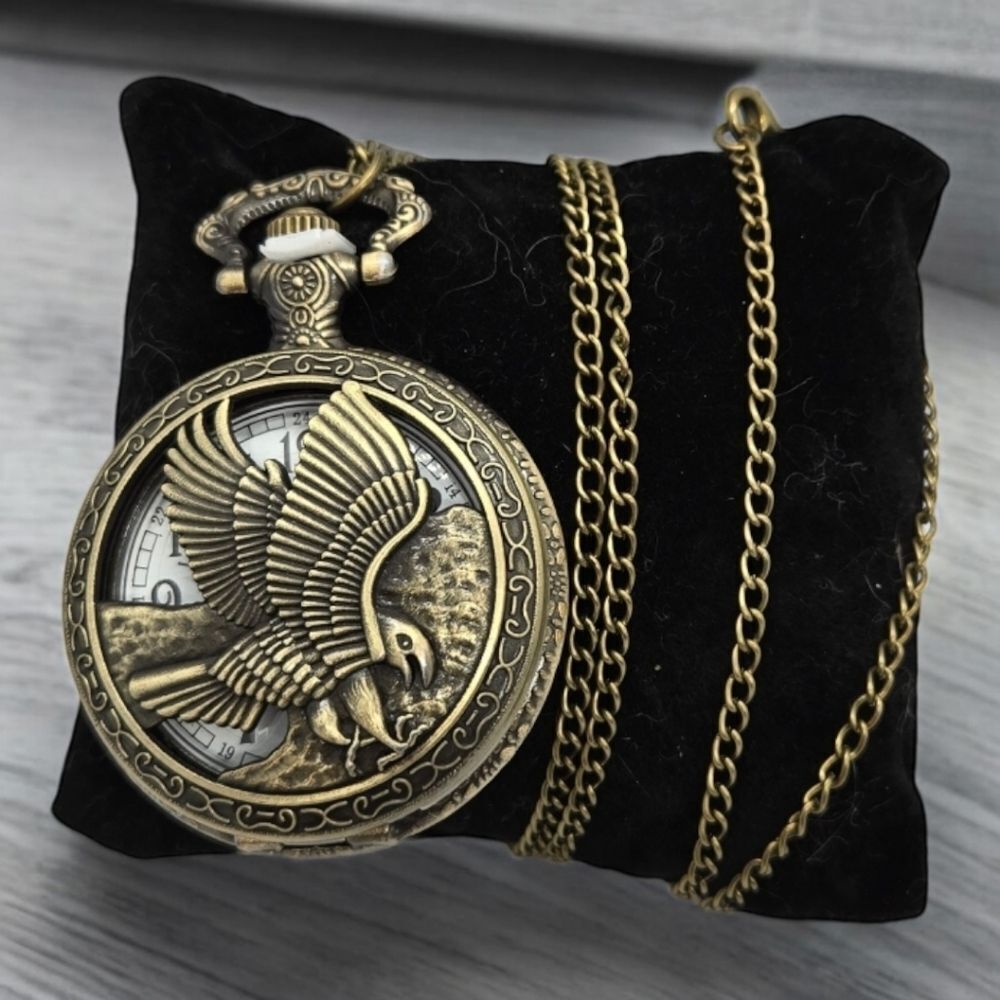 Flying Eagle Pocket Watch Antique Bronze Quartz Chain Engraved Bird Vintage Gift